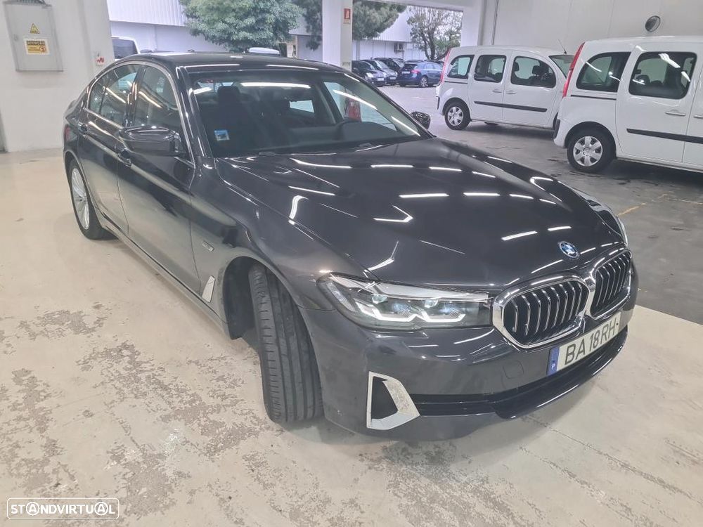 BMW 530 e Line Luxury - 4
