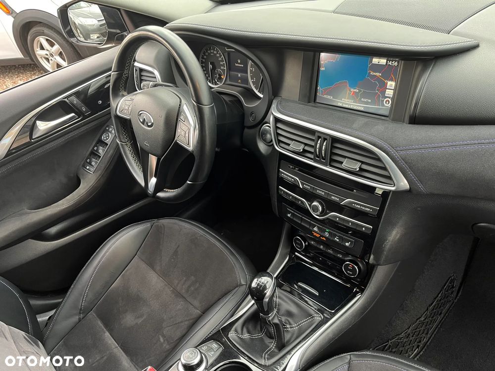 Infiniti Q30 - 37