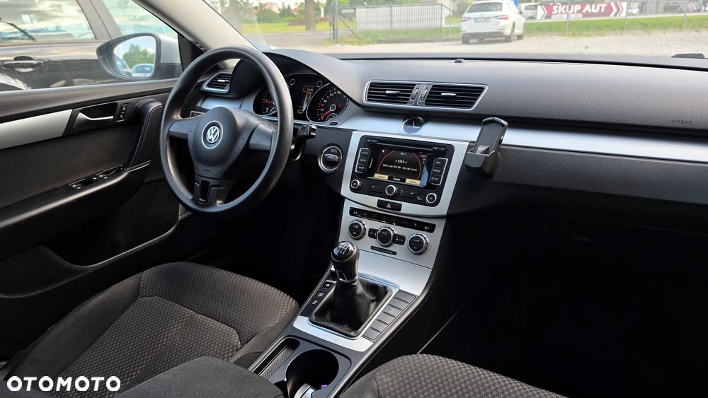 Volkswagen Passat 2.0 Blue TDI SCR Comfortline - 11