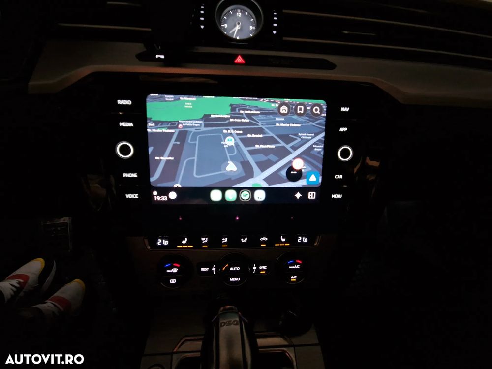 Volkswagen Passat 2.0 TDI DSG Comfortline - 17