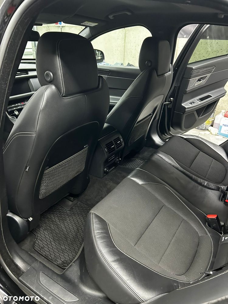 Jaguar XF 2.0 i4D AWD R-Sport - 17