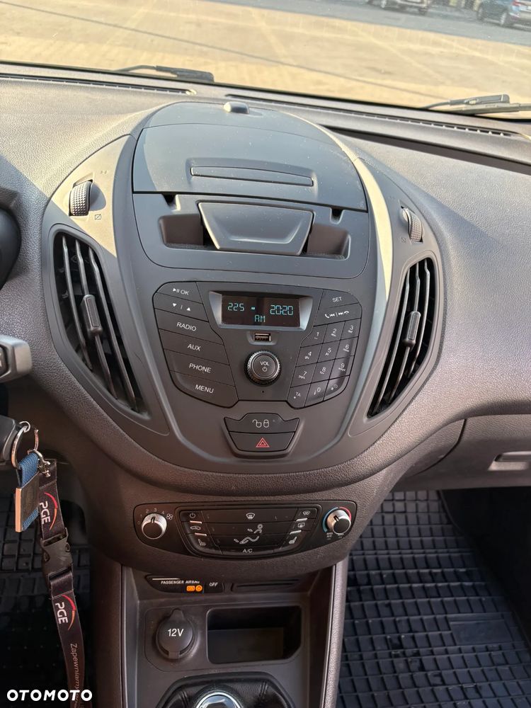 Ford Transit Courier - 13