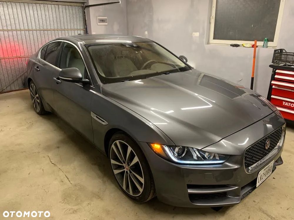 Jaguar XE S - 10