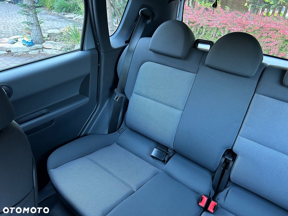 Mitsubishi Colt - 25