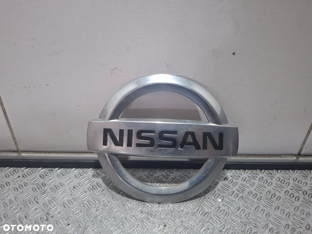 Znaczek logo Nissan NV400 drzwi tył - 1