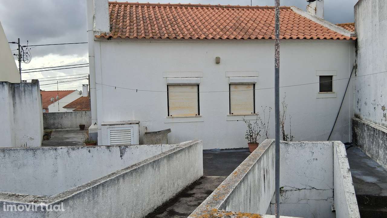 Moradia com Quintal, Garagem e Anexos no Coração de Coruche – Santarém - Grande imagem: 2/24