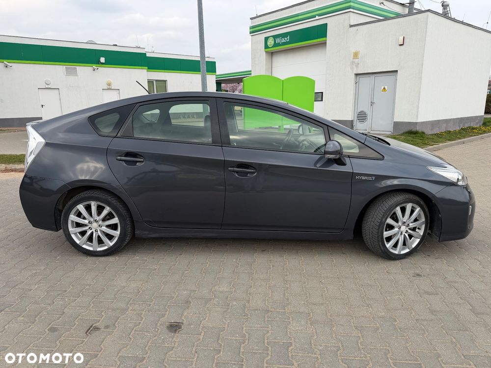 Toyota Prius 1.8 HSD Premium - 8