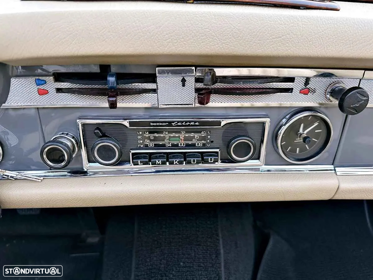Mercedes-Benz 230 - 21