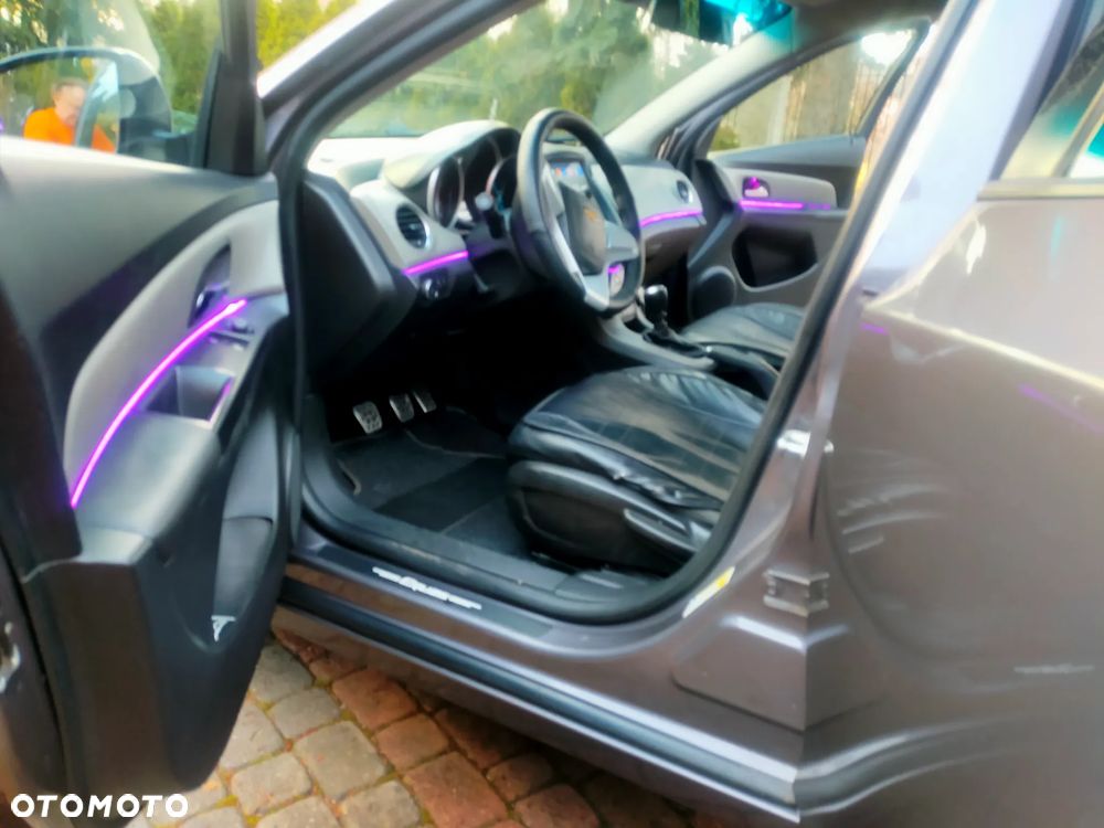 Chevrolet Cruze 1.6 LS - 12