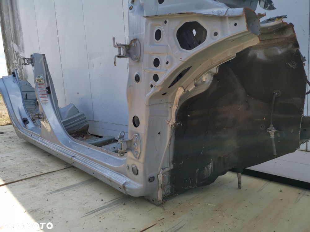SUBARU XV II 17- CWIARTKA PROG SLUPEK SRODKOWY PRAWY - 4