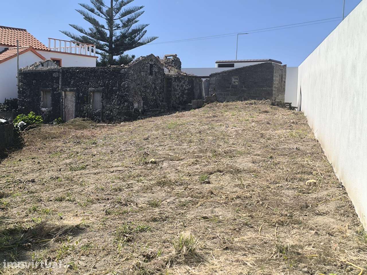 LOTE COM RUÍNA, VISTA MAR E ESPAÇO PARA CRIAR A SUA CASA DE SONHO! - Grande imagem: 4/15