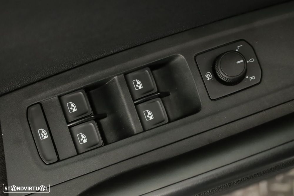 Skoda Fabia 1.0 TSI DSG — fotografia 19