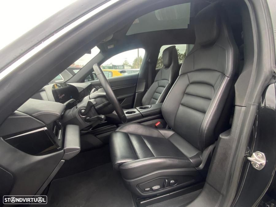 Porsche Taycan Cross Turismo 4S - 9