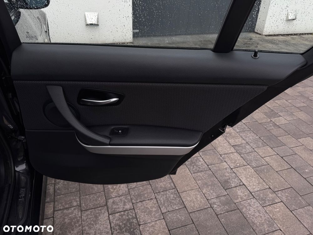 BMW Seria 3 318d Touring - 33