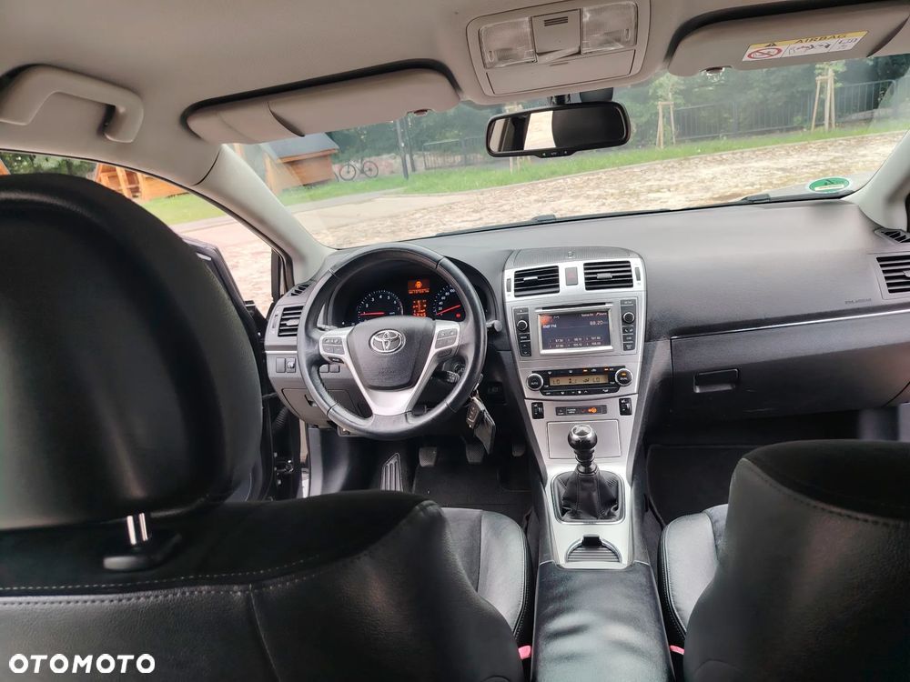 Toyota Avensis 1.8 Sol NAVI - 16