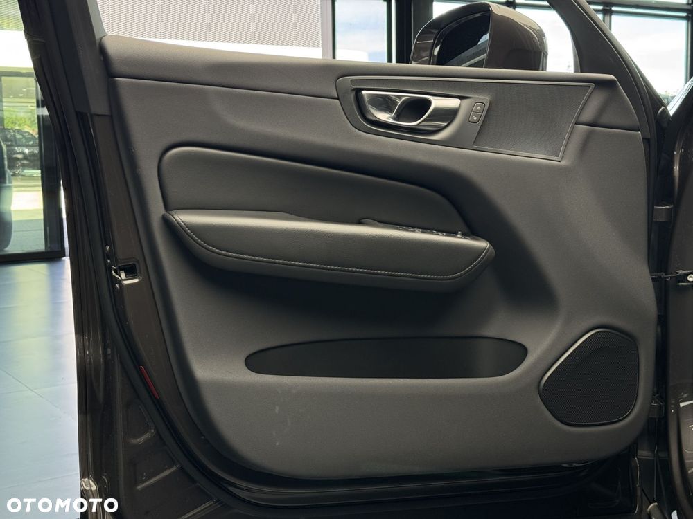 Volvo XC 60 B4 B Momentum Pro - 15