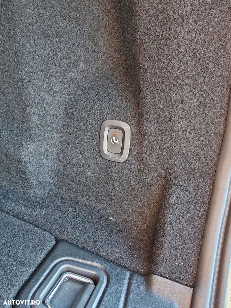 Volvo XC 60 D5 AWD Geartronic Momentum - 24