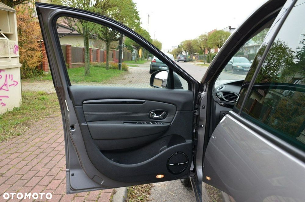 Renault Grand Scenic - 21