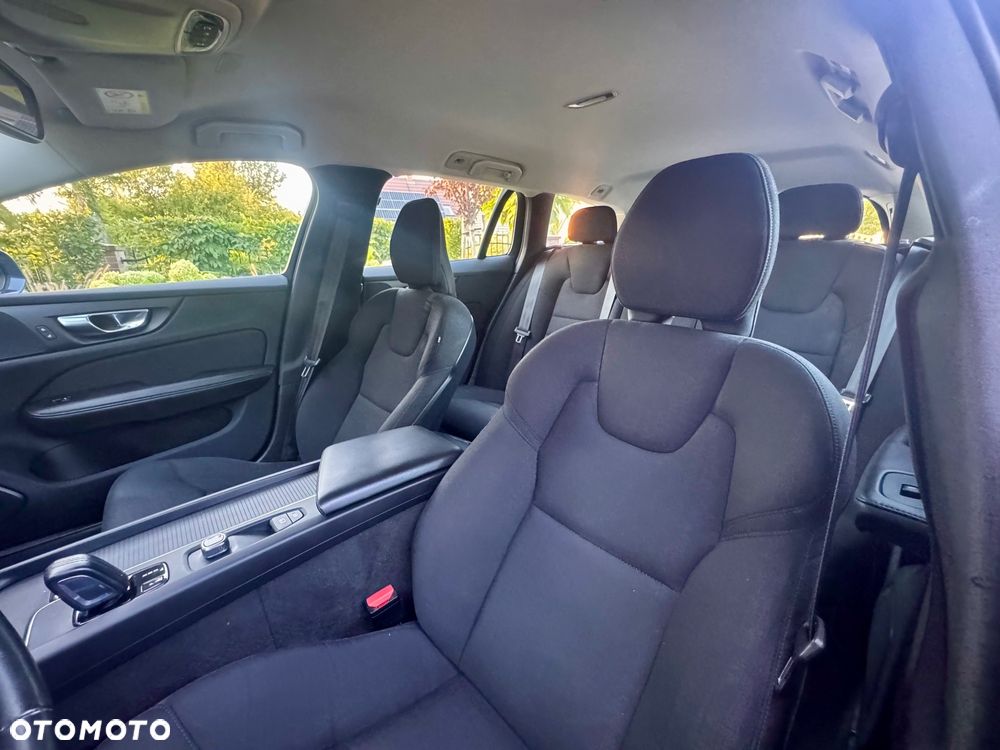 Volvo V60 B3 B DKG Momentum Pro - 30