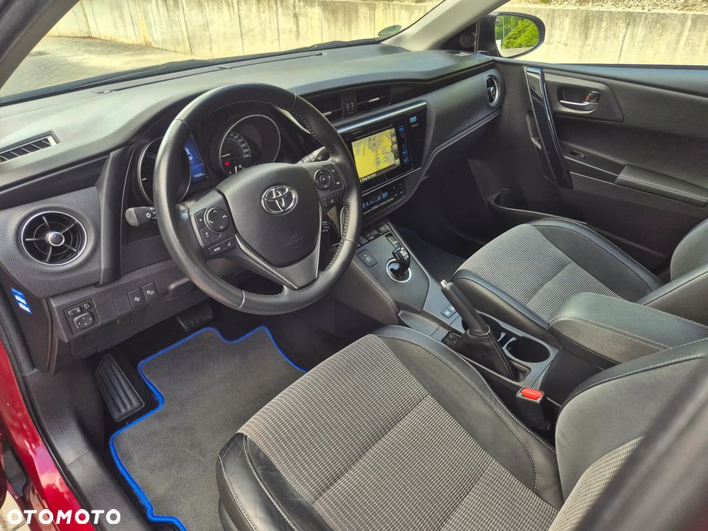 Toyota Auris - 11