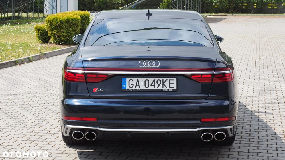 Audi S8 - 11