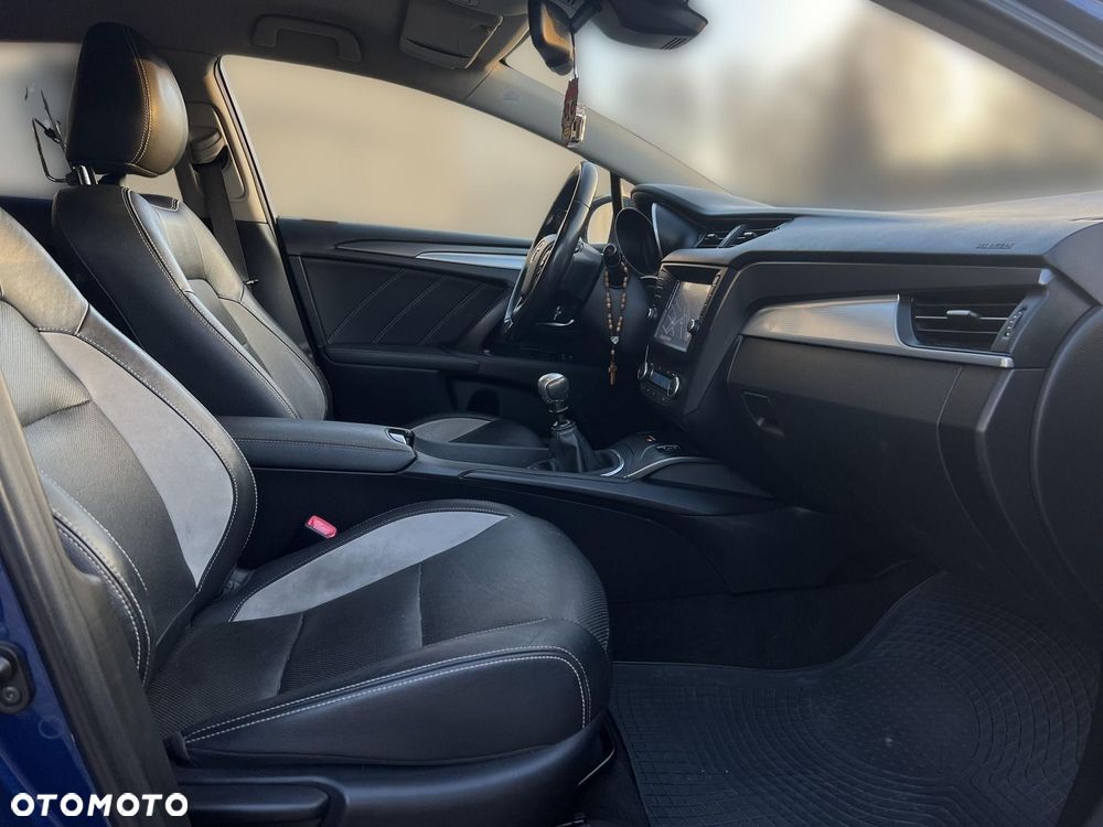 Toyota Avensis 2.0 D-4D Premium - 12