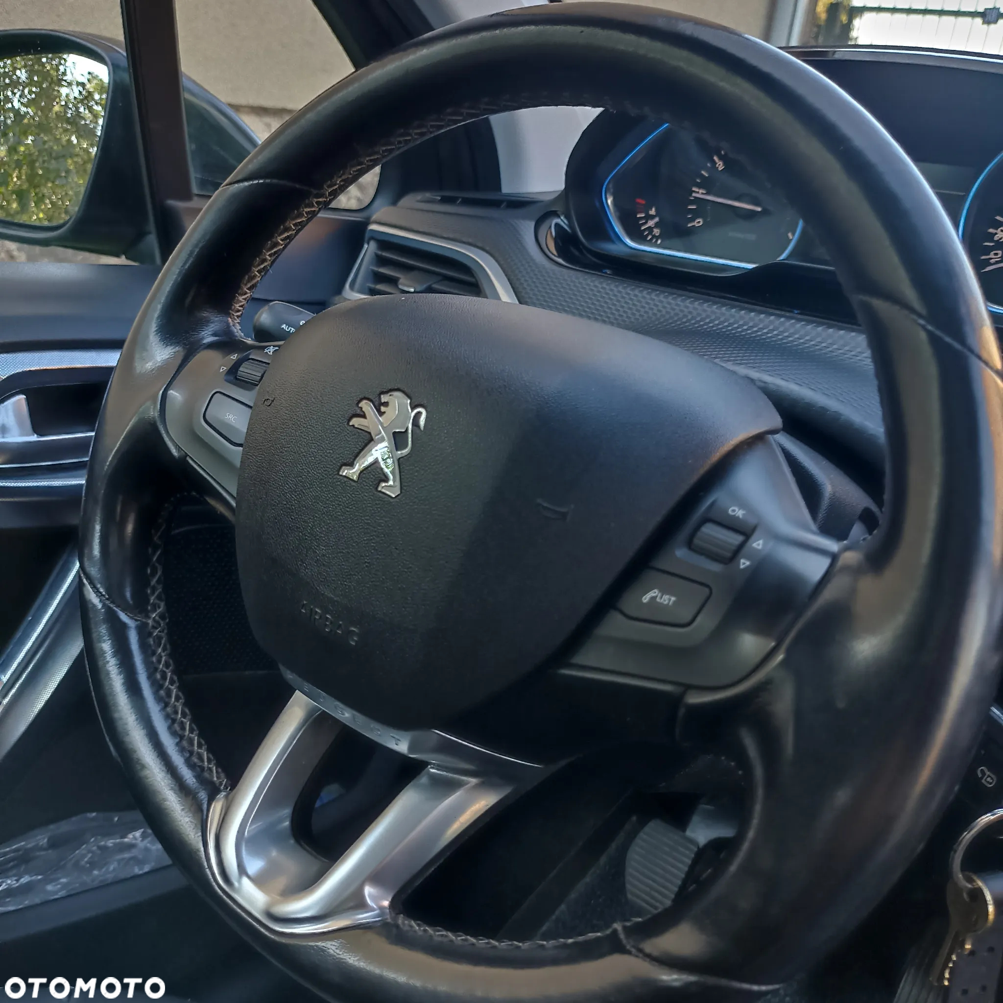 Peugeot 2008 1.2 Pure Tech Allure S&S - 9