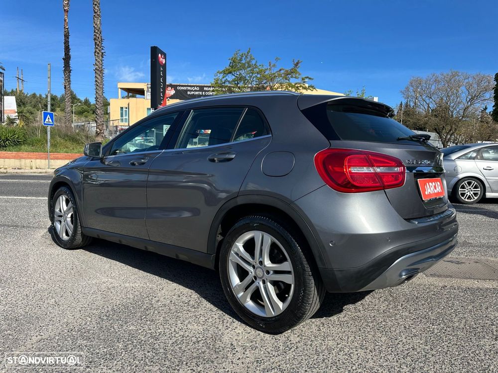 Mercedes-Benz GLA 220 d 4Matic 7G-DCT Style - 4