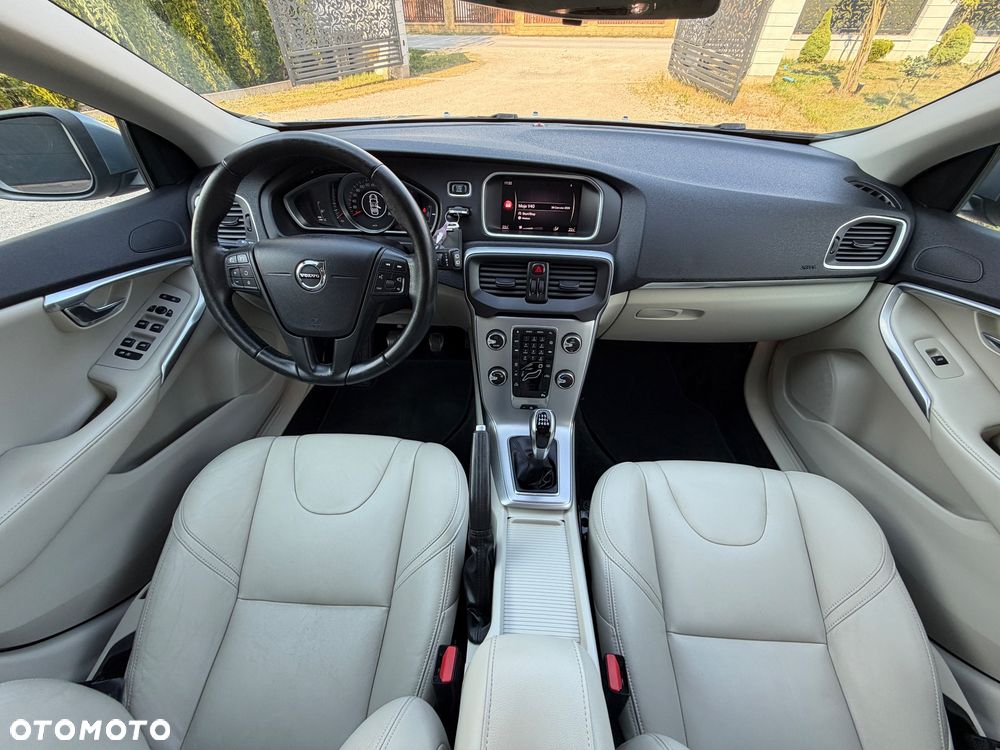 Volvo V40 D3 Momentum - 7