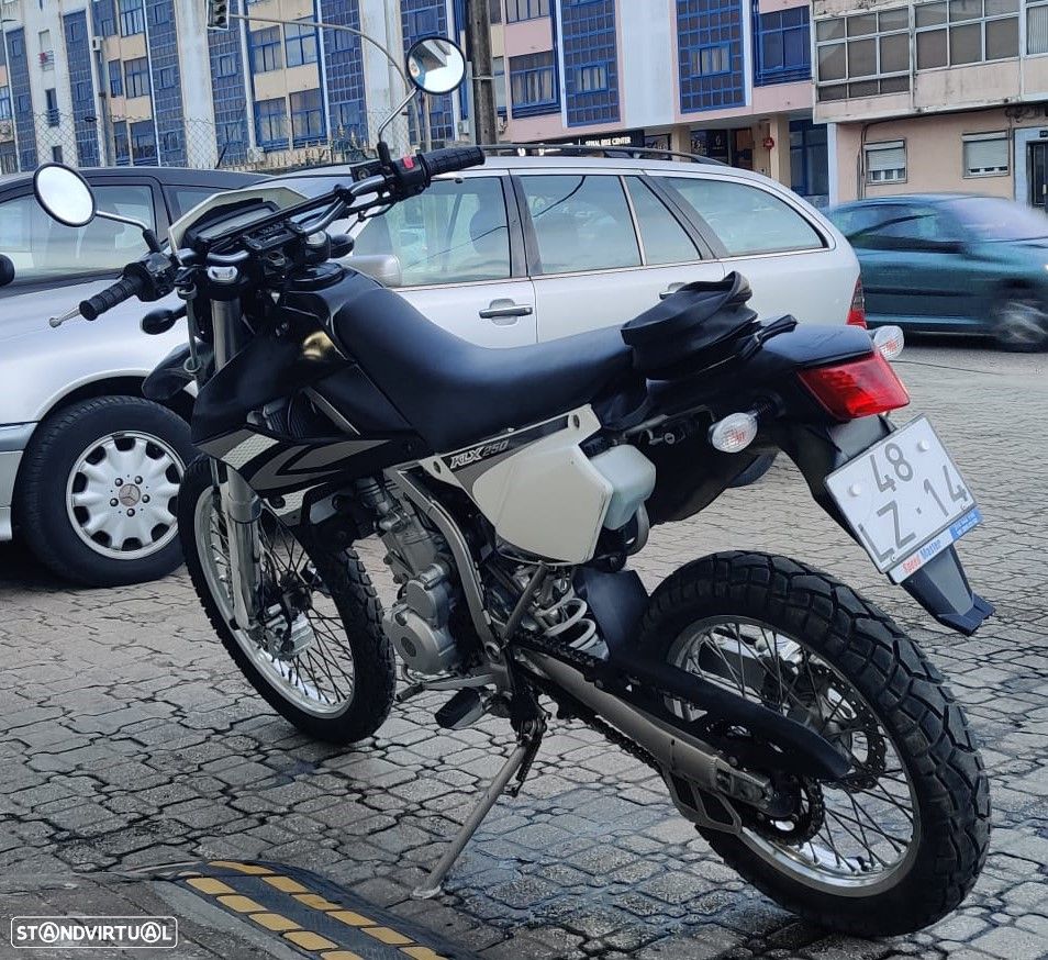 Kawasaki KLX 250 (Carta A2) - 10