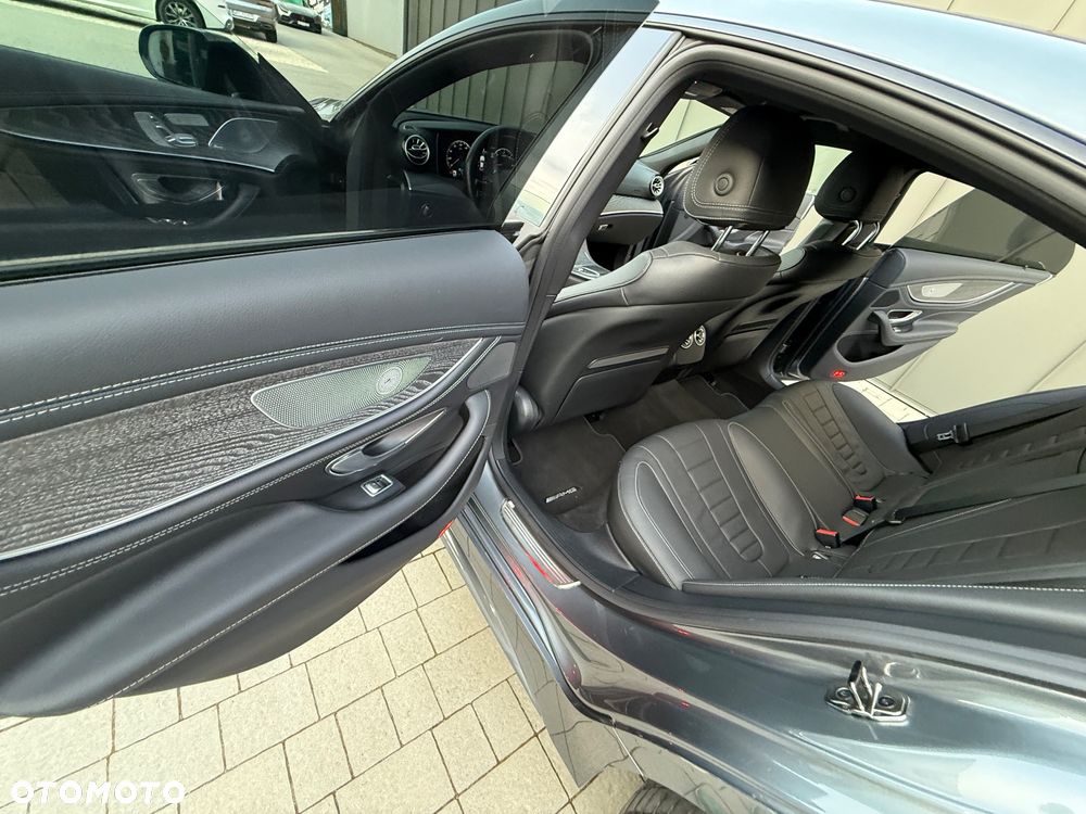 Mercedes-Benz CLS 300 d 4-Matic AMG - 17