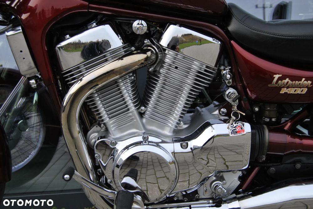 Suzuki Intruder - 10