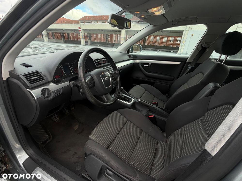 Audi A4 Limousine - 16
