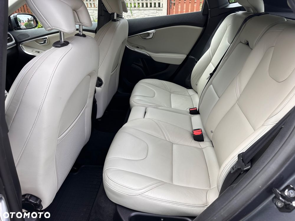 Volvo V40 D2 Summum - 21