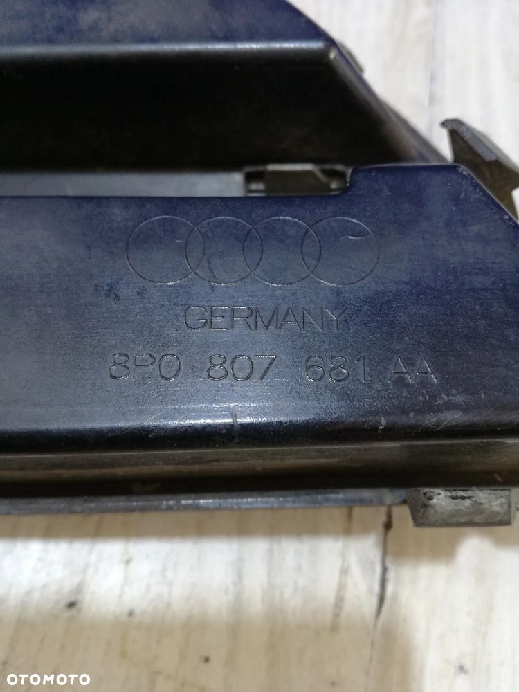 Audi A3 8P Lift kratka zderzaka ramka halogenu lewa 8P0 807 681AA 08/12 - 2