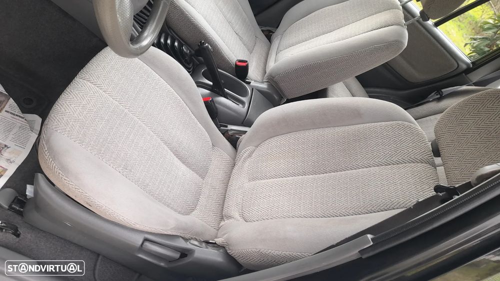 Suzuki Grand Vitara Metal Top 2.0 L - 16