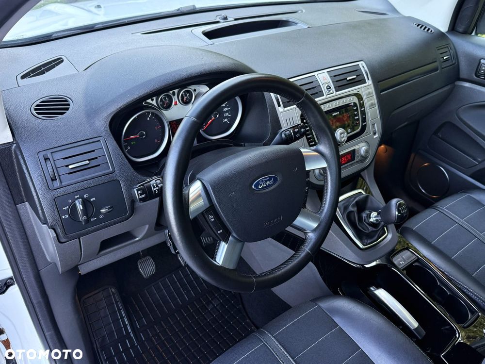 Ford Kuga - 23