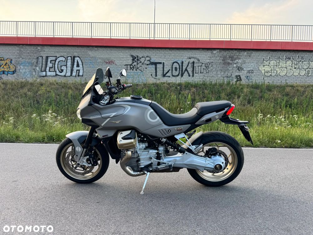 Moto Guzzi V100 Mandello - 3