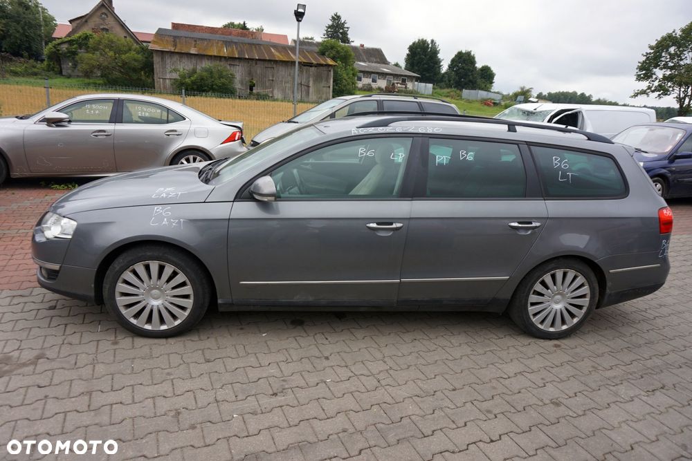 VOLKSWAGEN PASSAT B6 KOMBI 2005 LA7T 2.0 TDI BKP 140KM HQL SZARY na części - 2