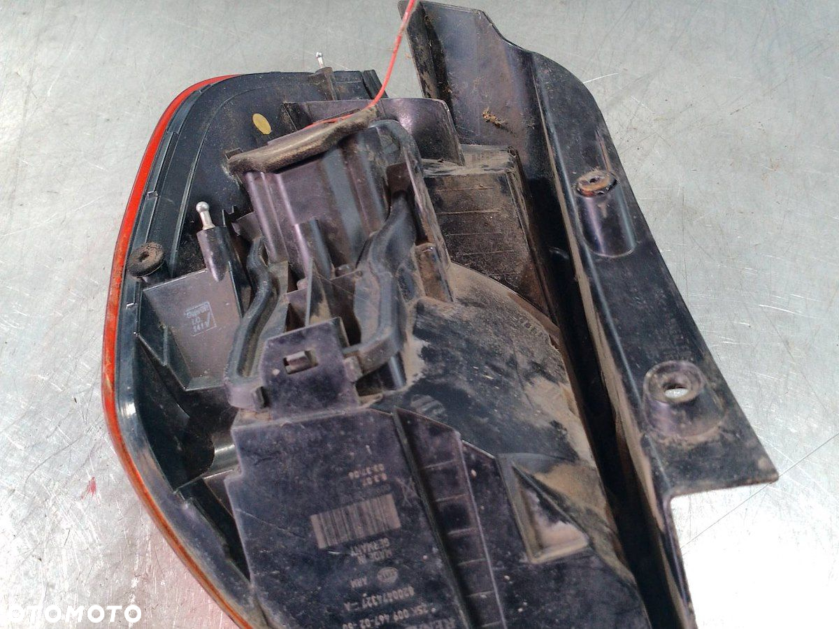 LAMPA TYLNA PRAWA RENAULT SCENIC II  8200474327-A   2SK009467-02-50 - 7