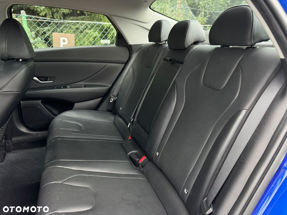 Hyundai Elantra 1.6 Executive CVT - 24