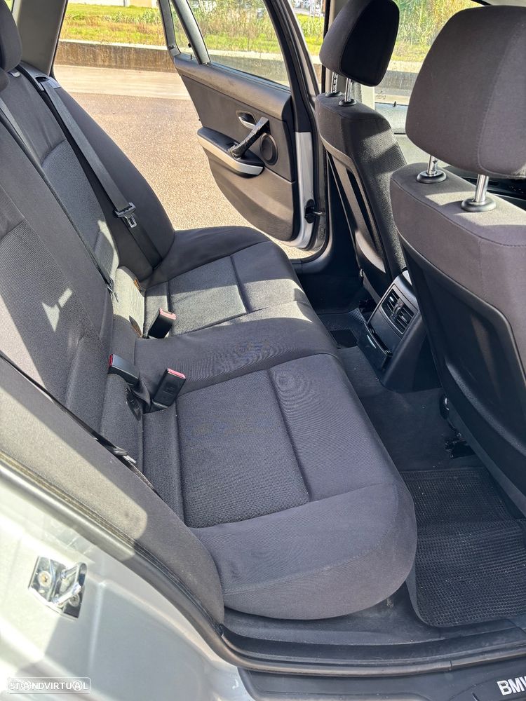 BMW 318 d Navigation Sport - 9