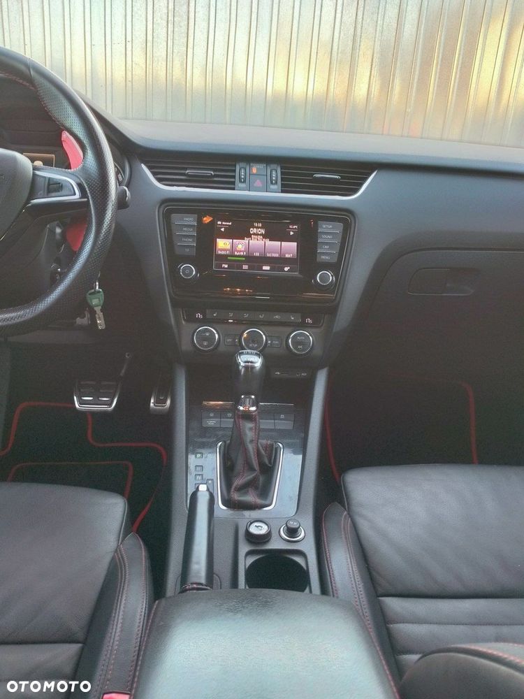 Skoda Octavia 2.0 TDI RS DSG - 15