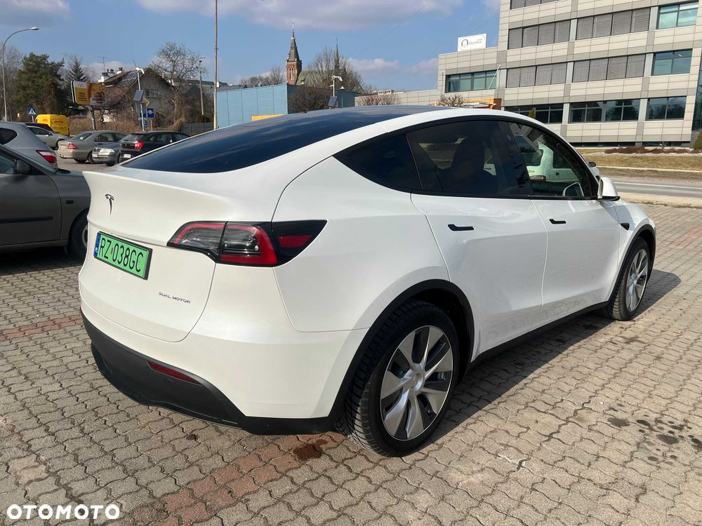 Tesla Model Y - 3