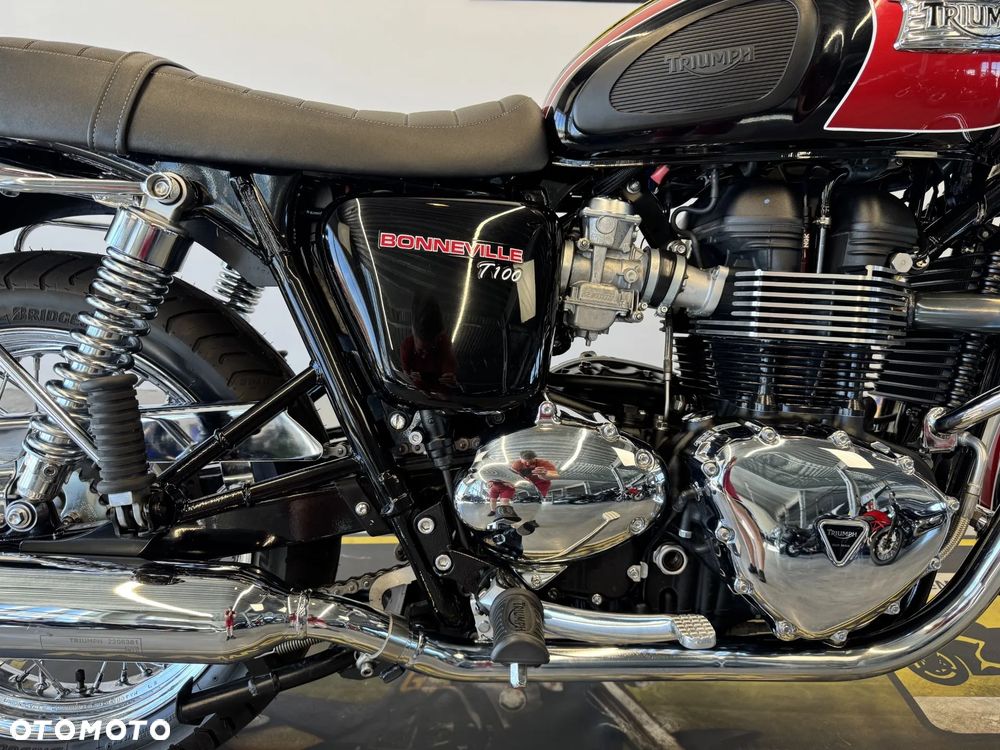 Triumph Bonneville - 15
