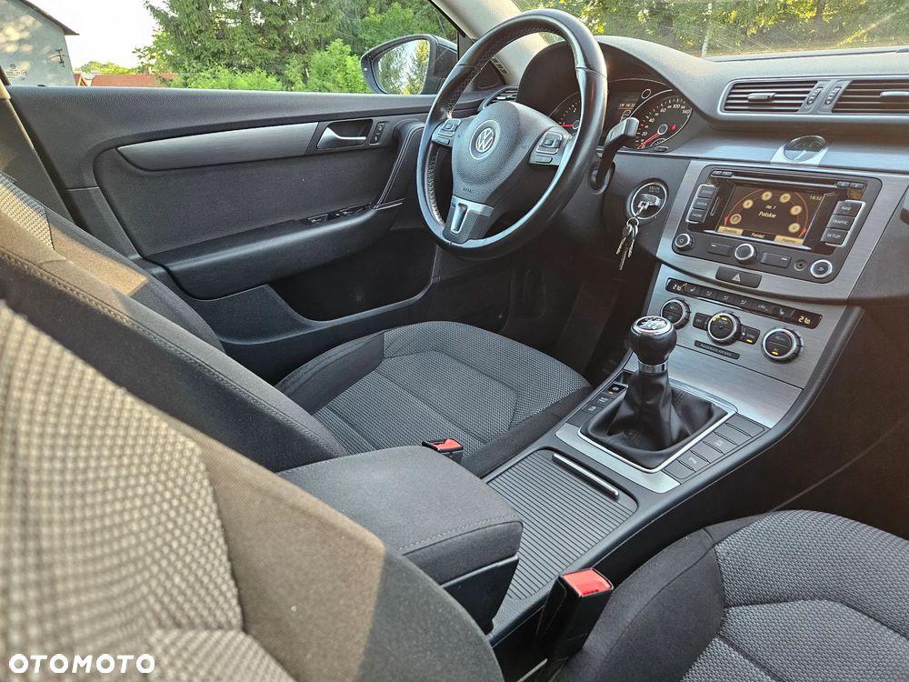 Volkswagen Passat 2.0 TDI Highline - 11
