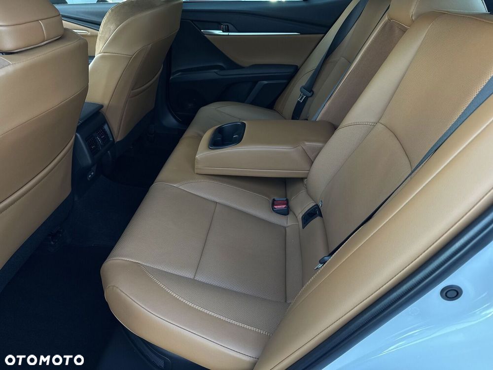Toyota Camry - 34