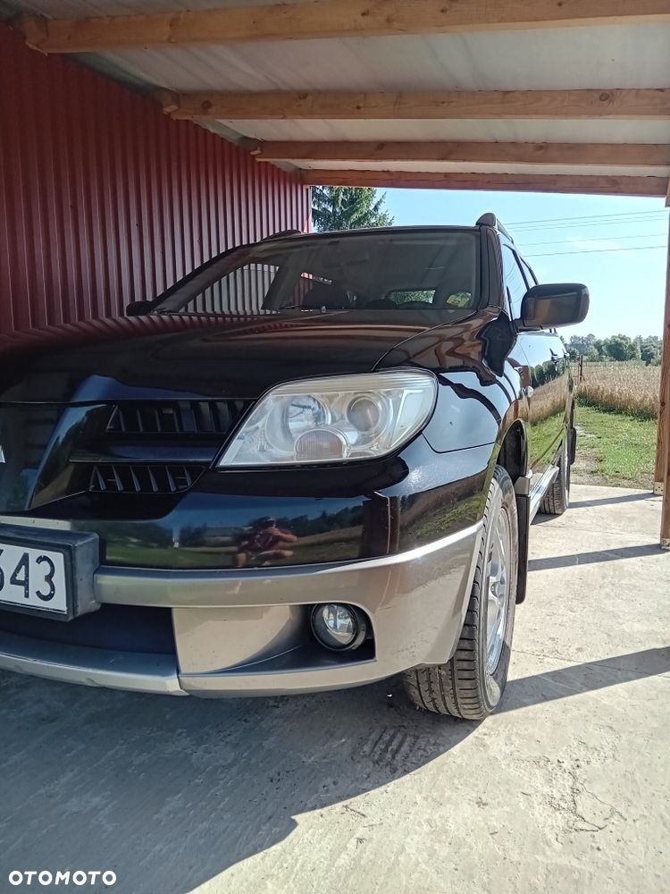 Mitsubishi Outlander - 1