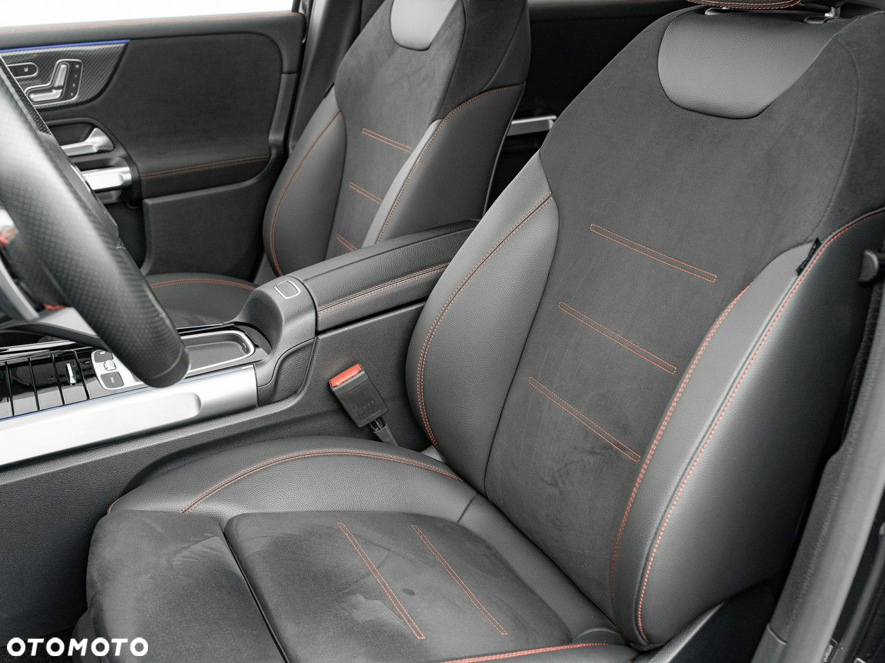 Mercedes-Benz GLB 200 d 4-Matic AMG Line 8G-DCT - 17