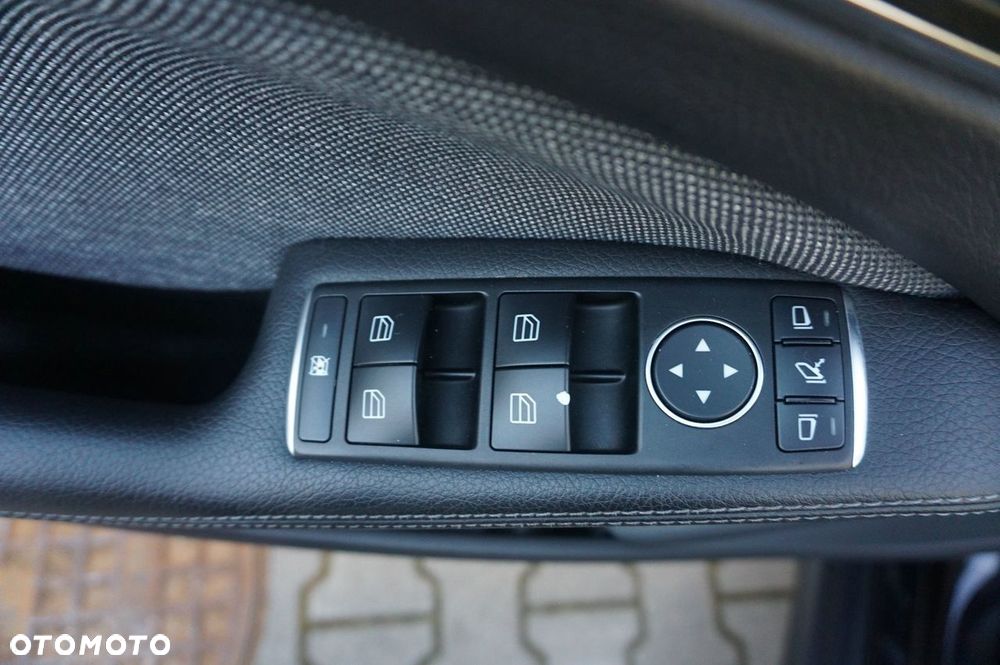Mercedes-Benz GLA - 12
